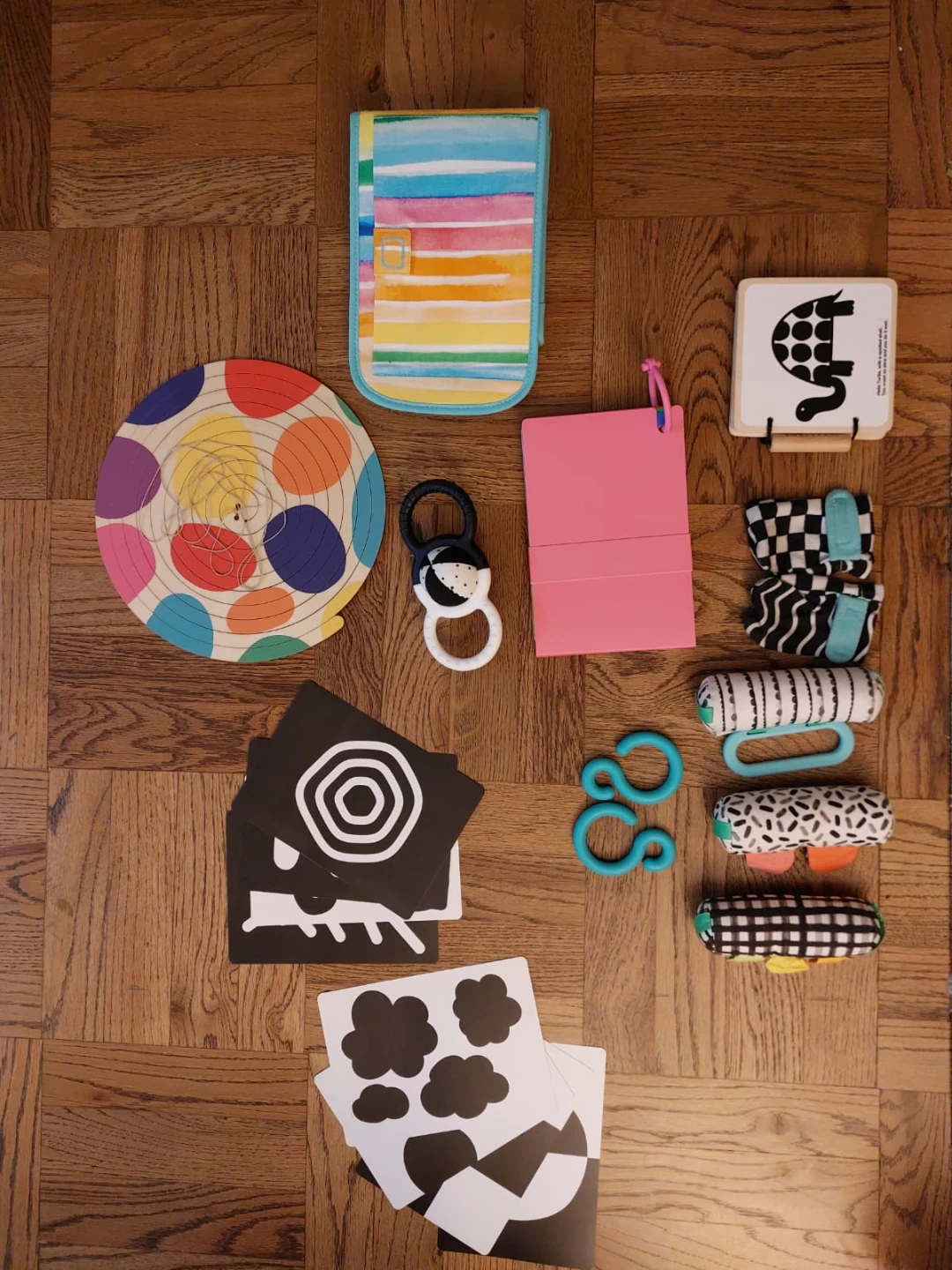 Lovevery "The Looker" Play Kit (0–2 Months ) with Box - photo 2