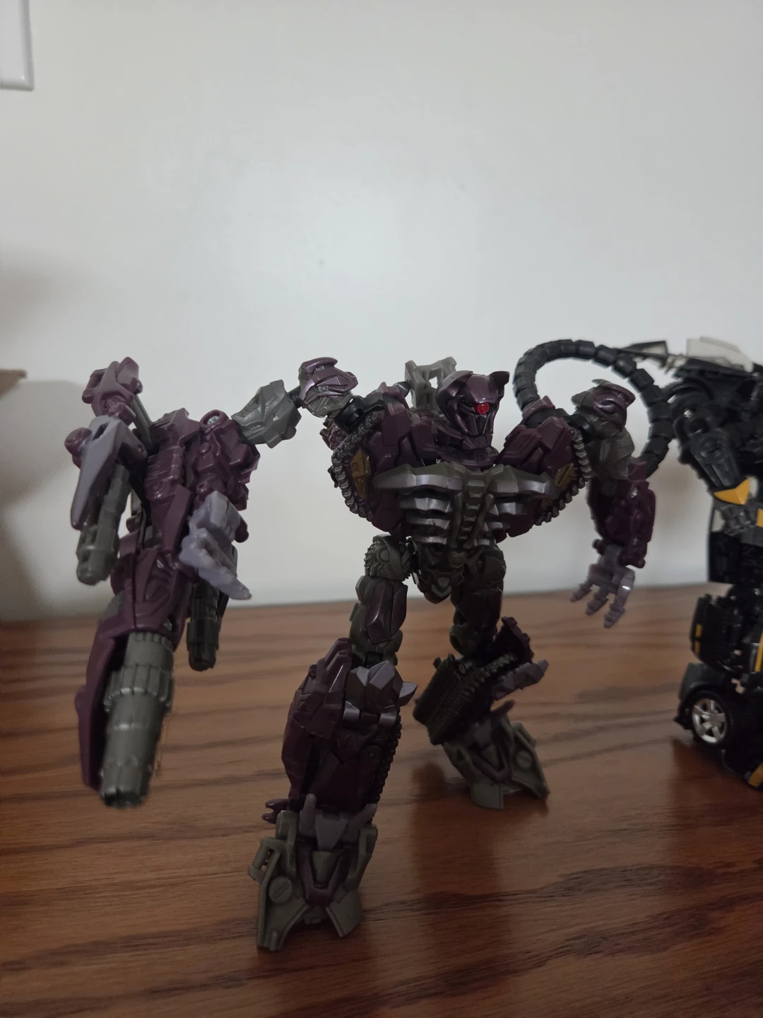 Hasbro Transformers Studio Series 44 Buzzworthy Bumblebee - photo 4