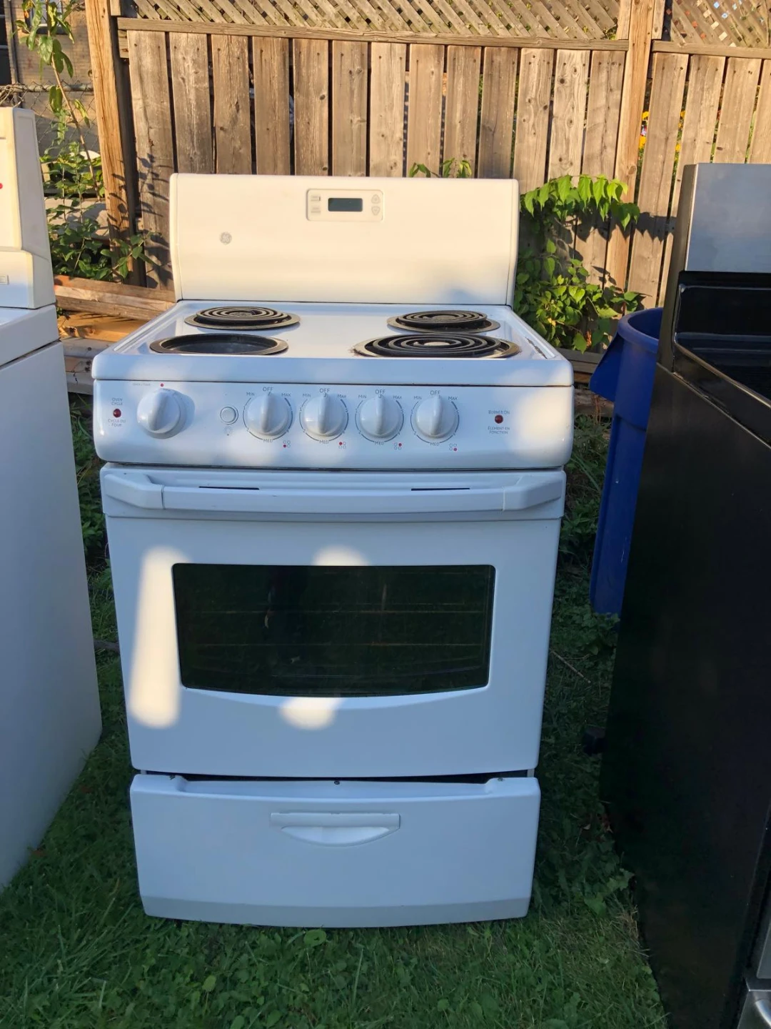 Fridge and stoves washers dryers like new - photo 3