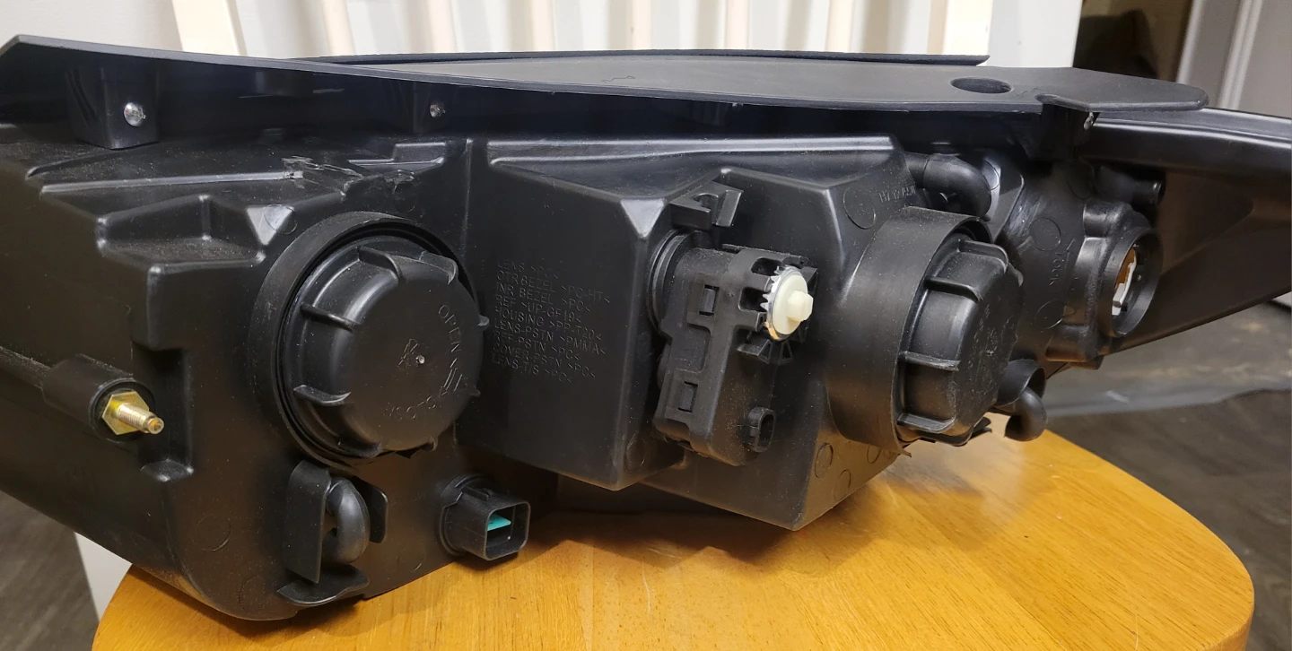 2007-2012 Hyundai Santa Fe passenger side headlight NEW - photo 5