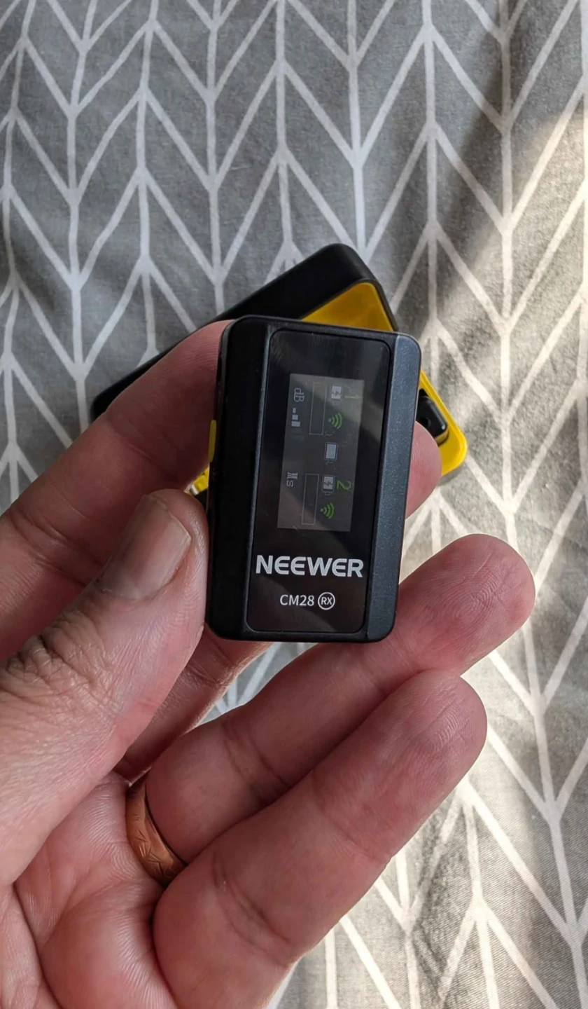 Neewer CM28 Wireless Microphone System - photo 4