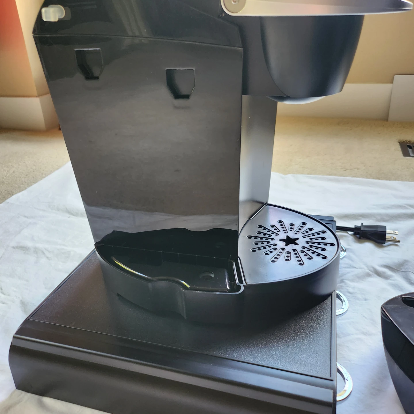 Keurig K50 Classic Coffee Maker with Mind Reader Drawer - photo 3