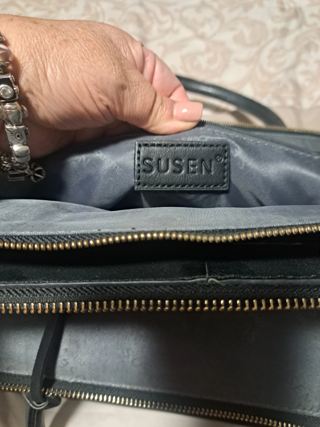 Susen Black Handbag - photo 3