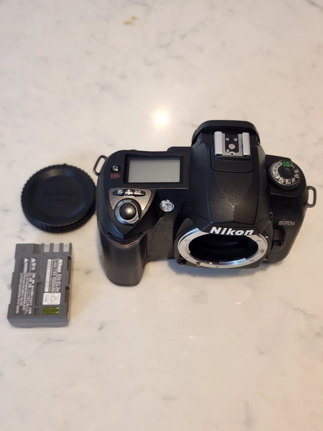 Nikon D70s - like new + battery and body cap - photo 4