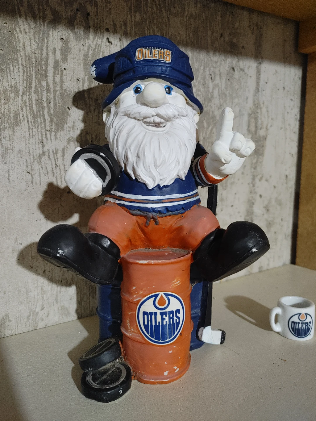 Edmonton Oilers Garden Gnome and Mini Mug - photo 2