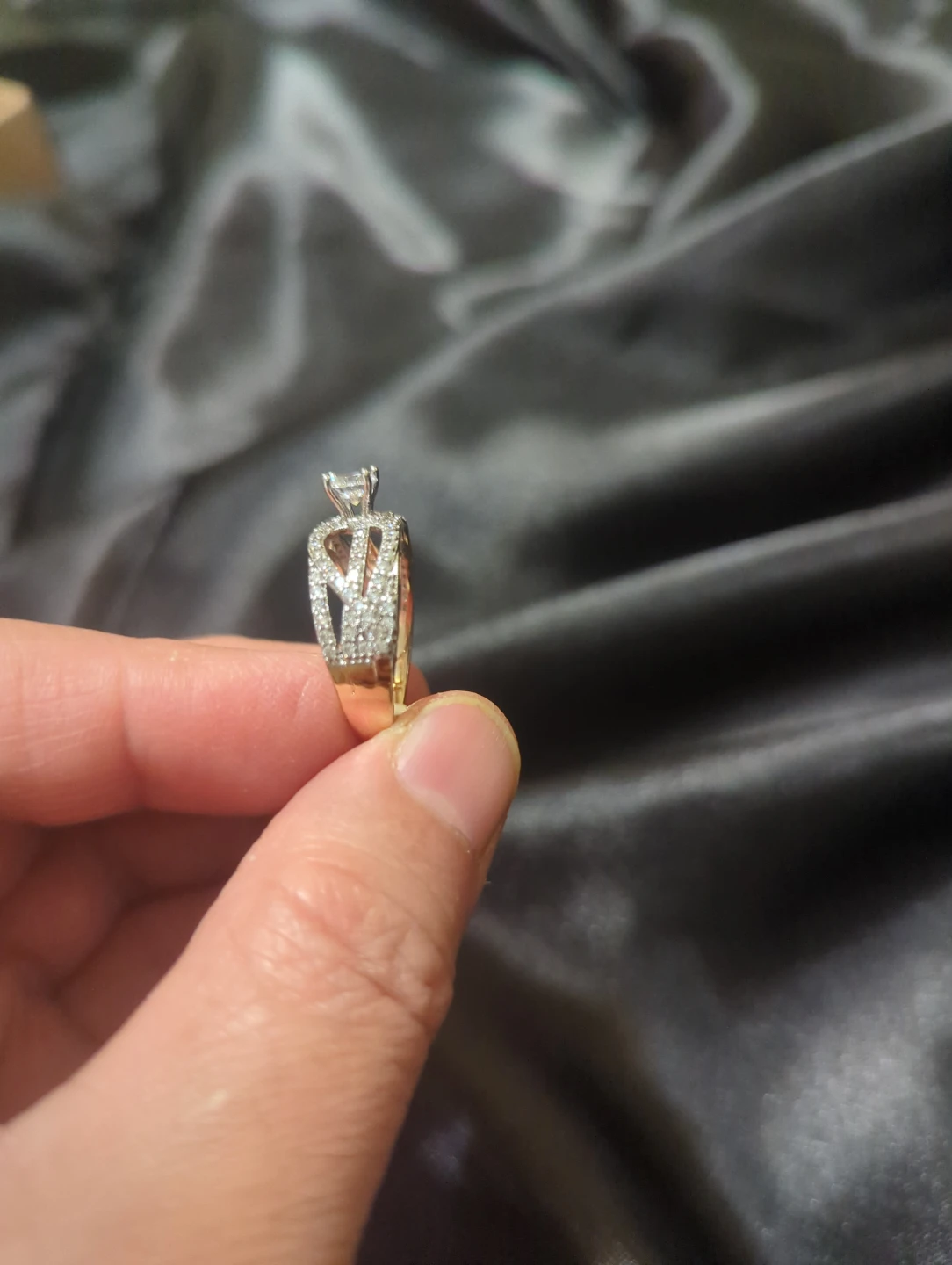 Gold-tone ring with crystals, size 8, 9 - photo 2
