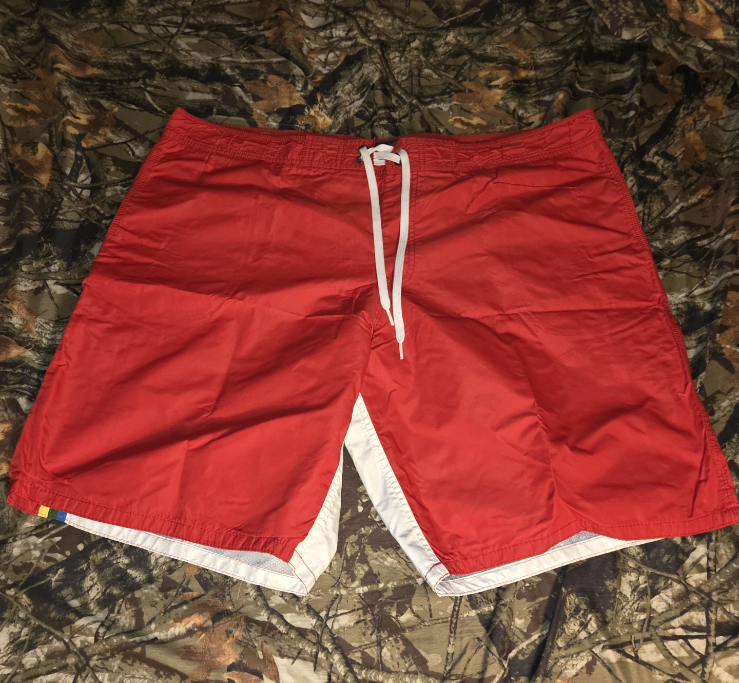Old Navy Multi-Colored Swimming Trunks in a Men's XL