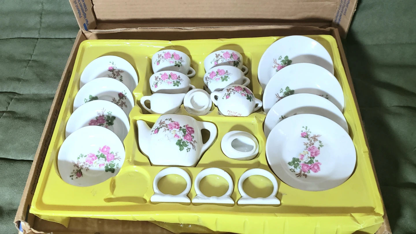 Vintage Children’s 20 Piece China Tea Set