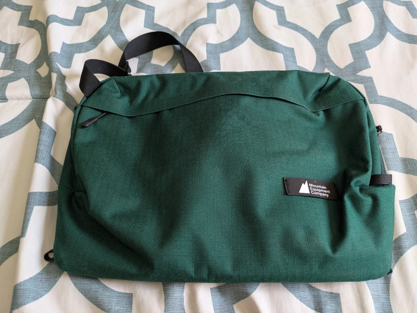 MEC Mountain Equipment Company crossbody travel bag
