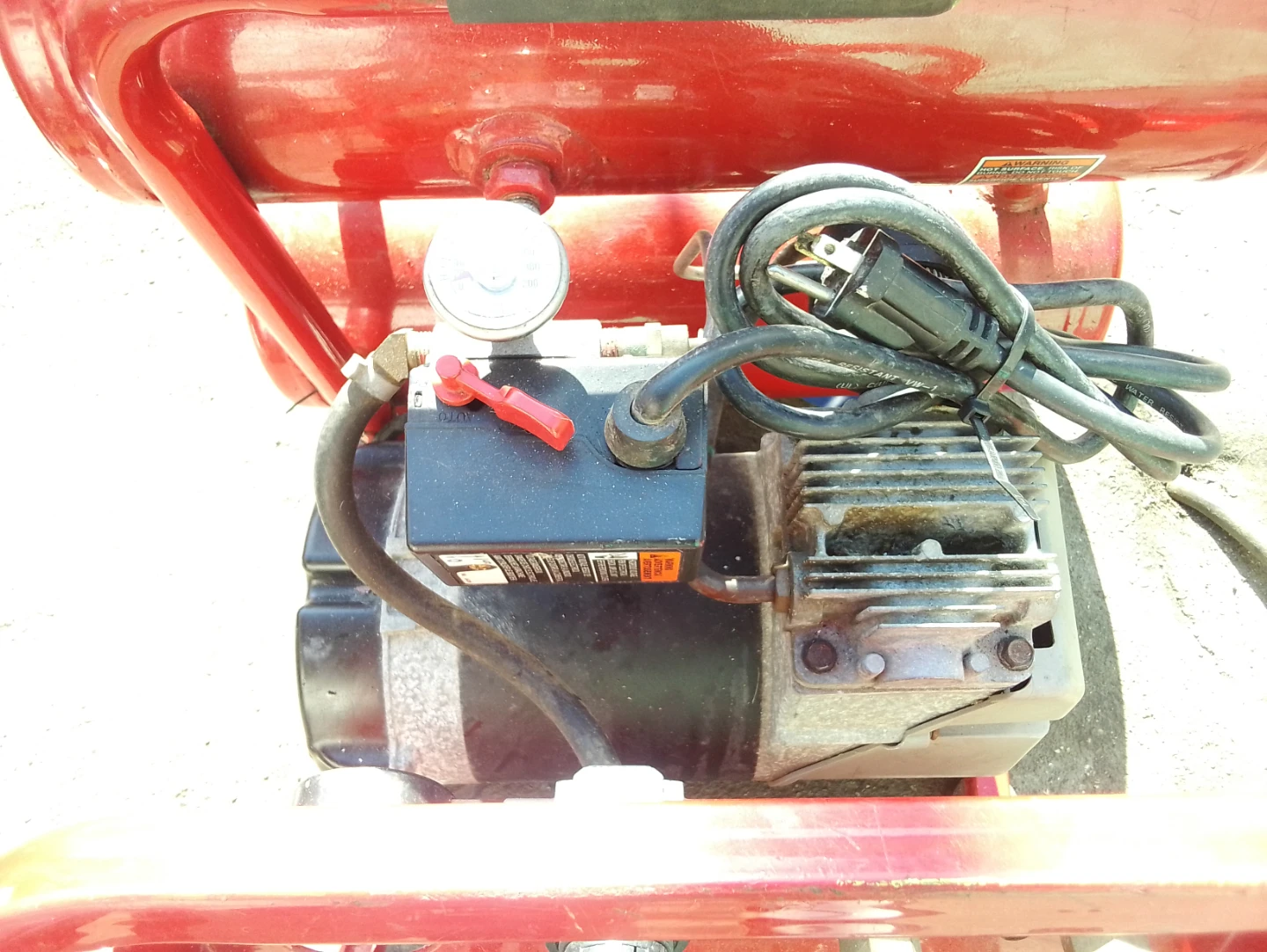 Porter-Cable 4 Gallon Air Compressor - photo 4