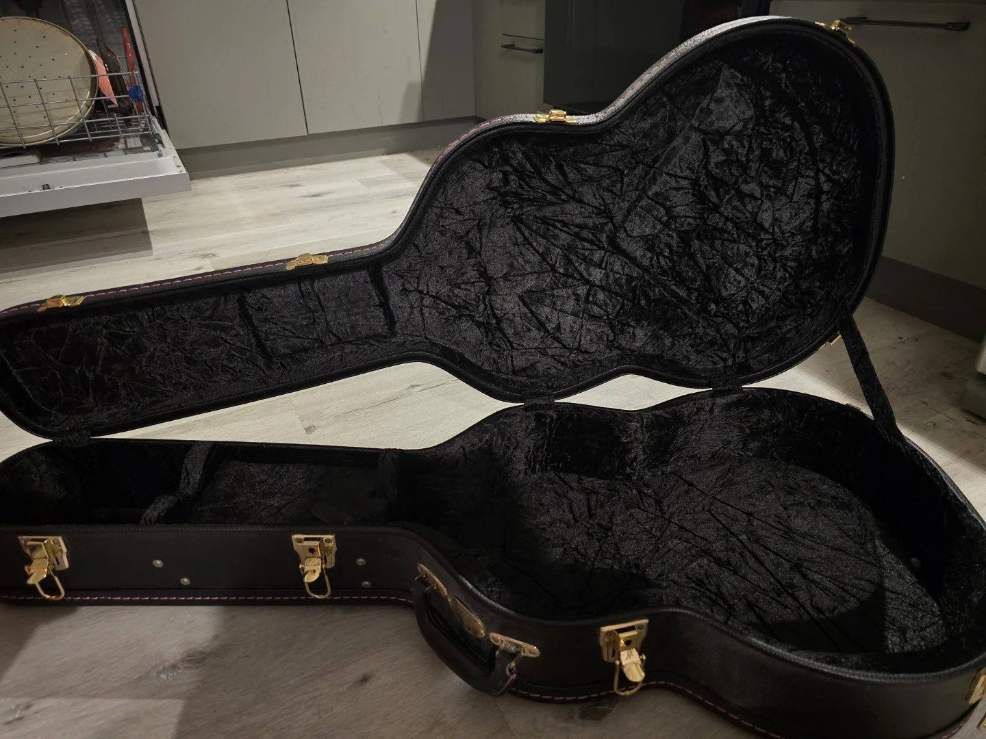 Blk Yamaha Acoustic Electric Guitar w Maton Hardshell Case - photo 4