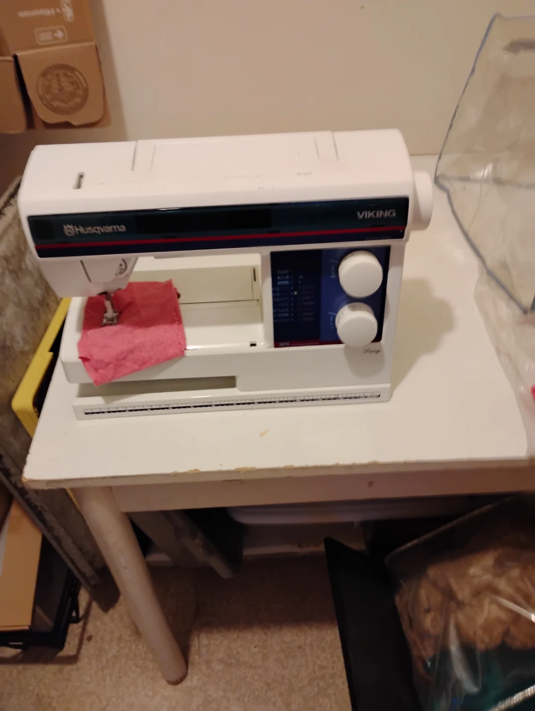 Husqvarna Viking Daisy 325 Sewing Machine - photo 2
