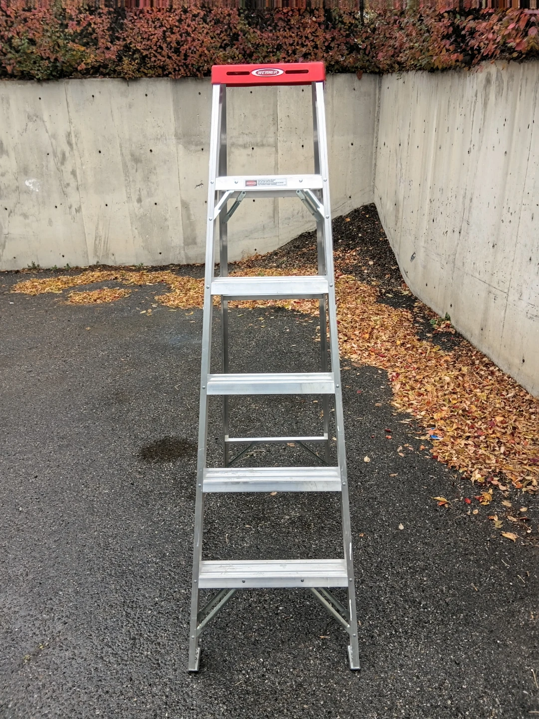 Werner 6ft Sturdy Aluminum Step Ladder - photo 2