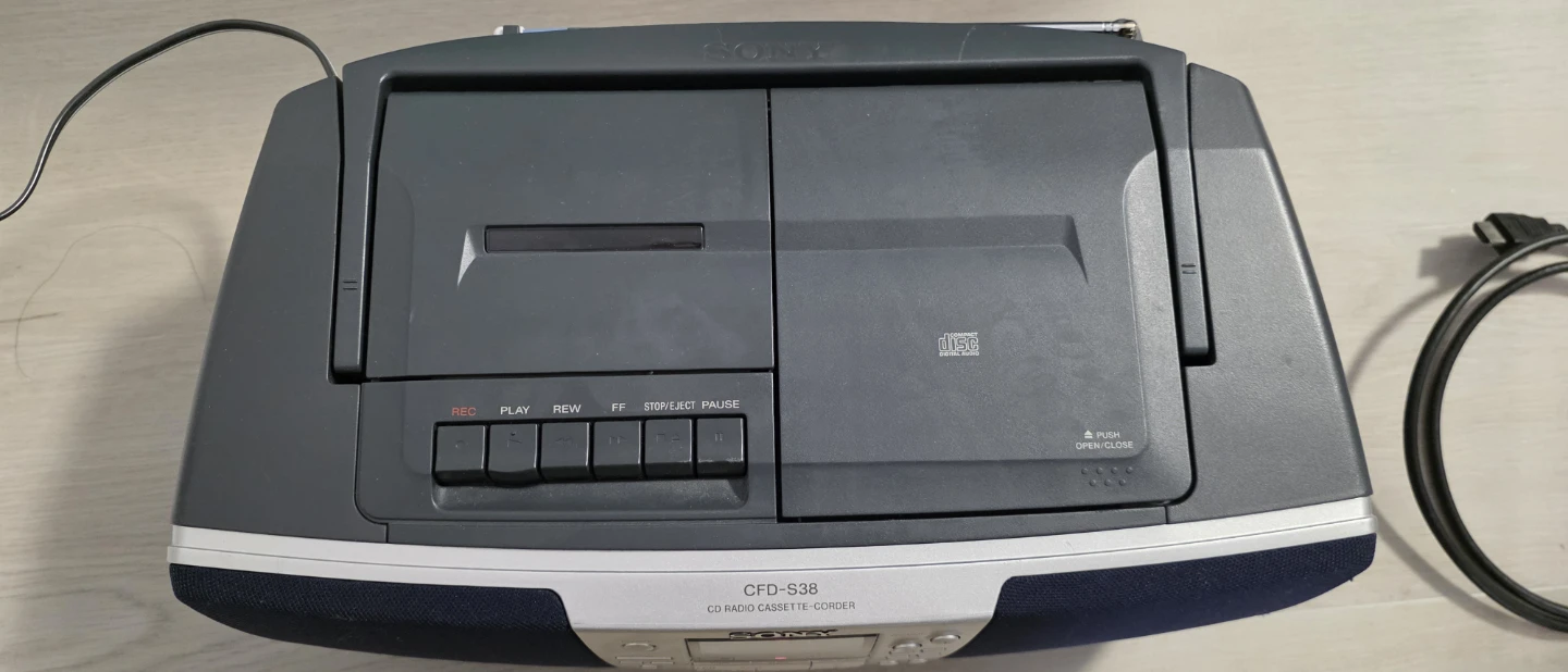 Sony CFD-S38 CD PLAYER CASSETTE AM/FM RADIO STEREO BOOMBOX - photo 2