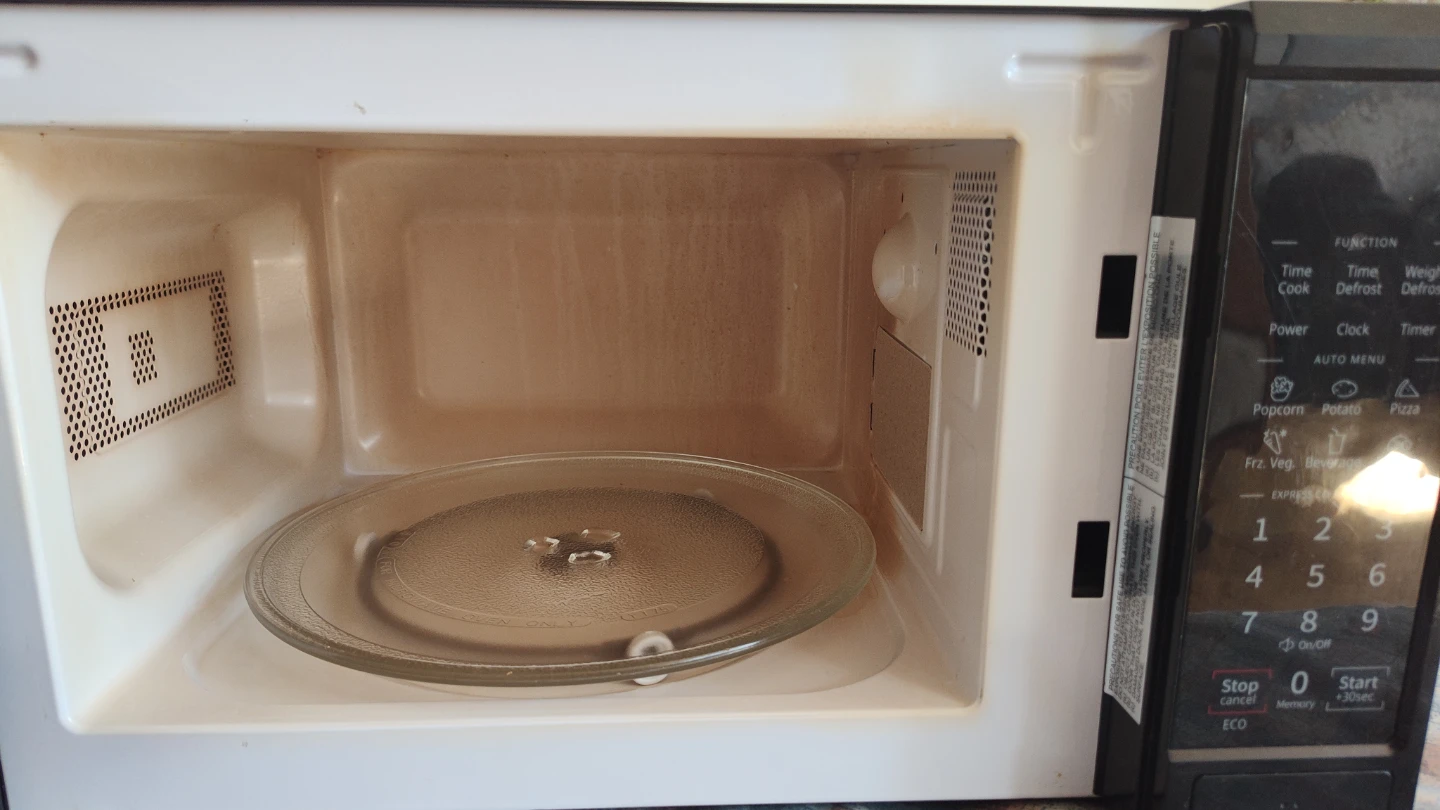 Midea 0.9 Cu. Ft. Countertop Microwave Oven, 900W Compact - photo 4