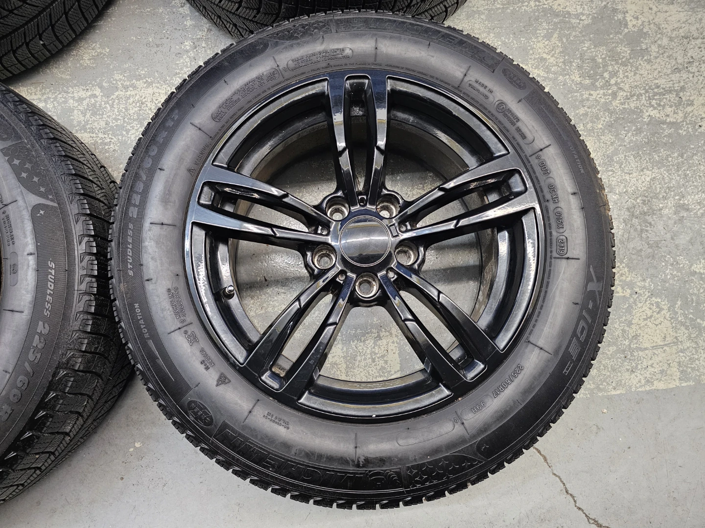 225/60 R17 WINTER TIRES ON ALLOY RIMS 5×120 BOLT PATTERN - photo 4