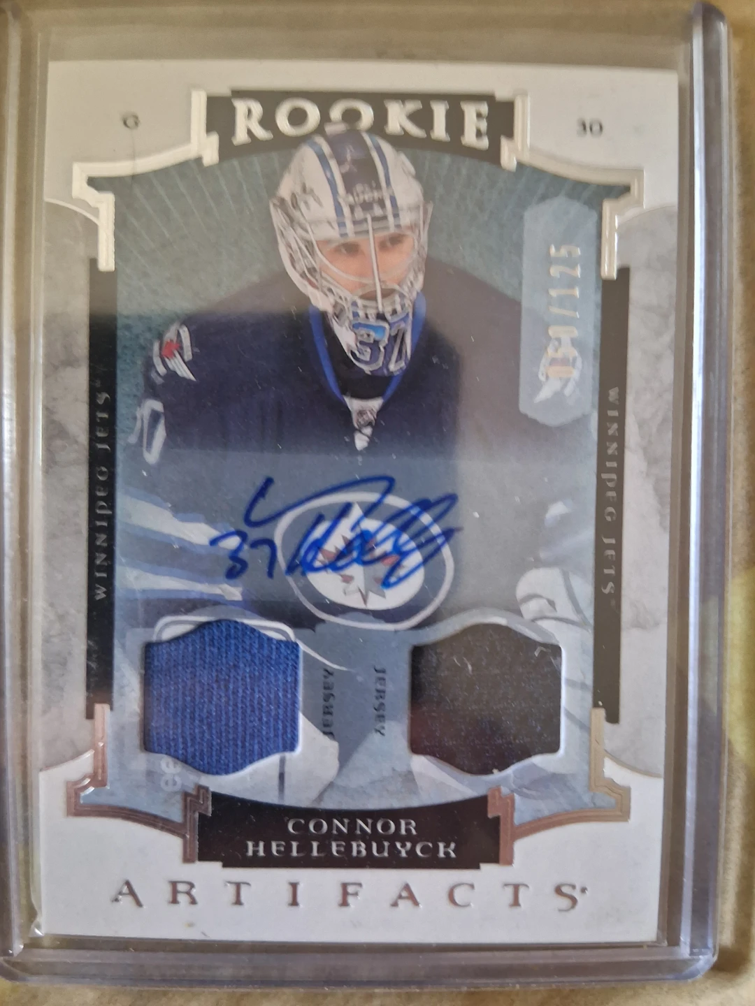 2015-16 Upper Deck Artifacts Connor Hellebuyck Rookie Card