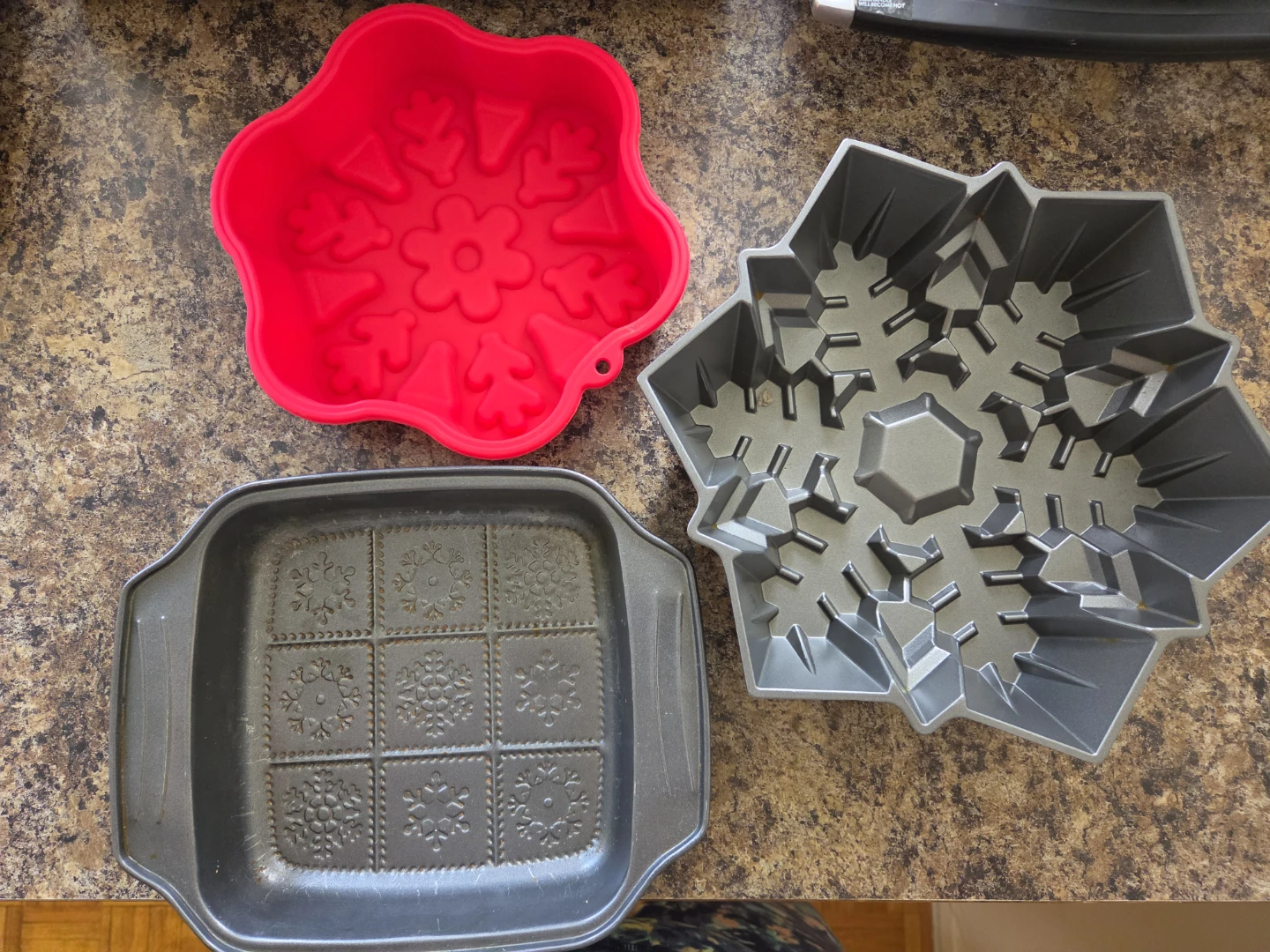 Set of 3 Holiday Baking Pans