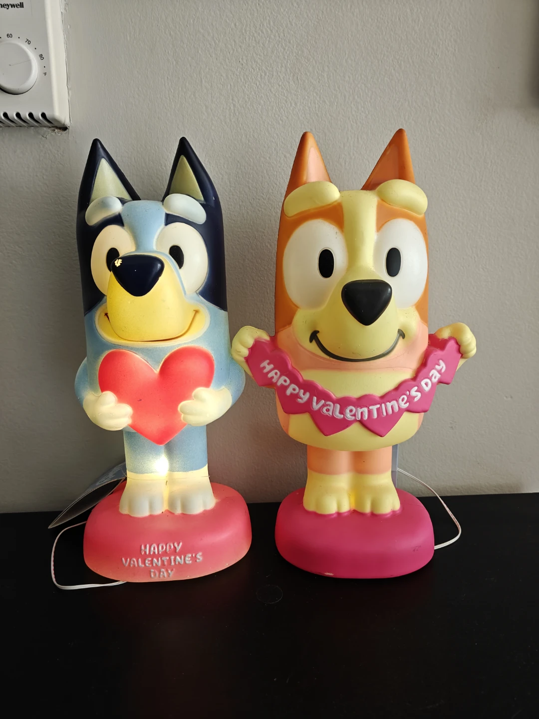 Set of 2 Bluey Valentine's Day Light-Up Figures - photo 2