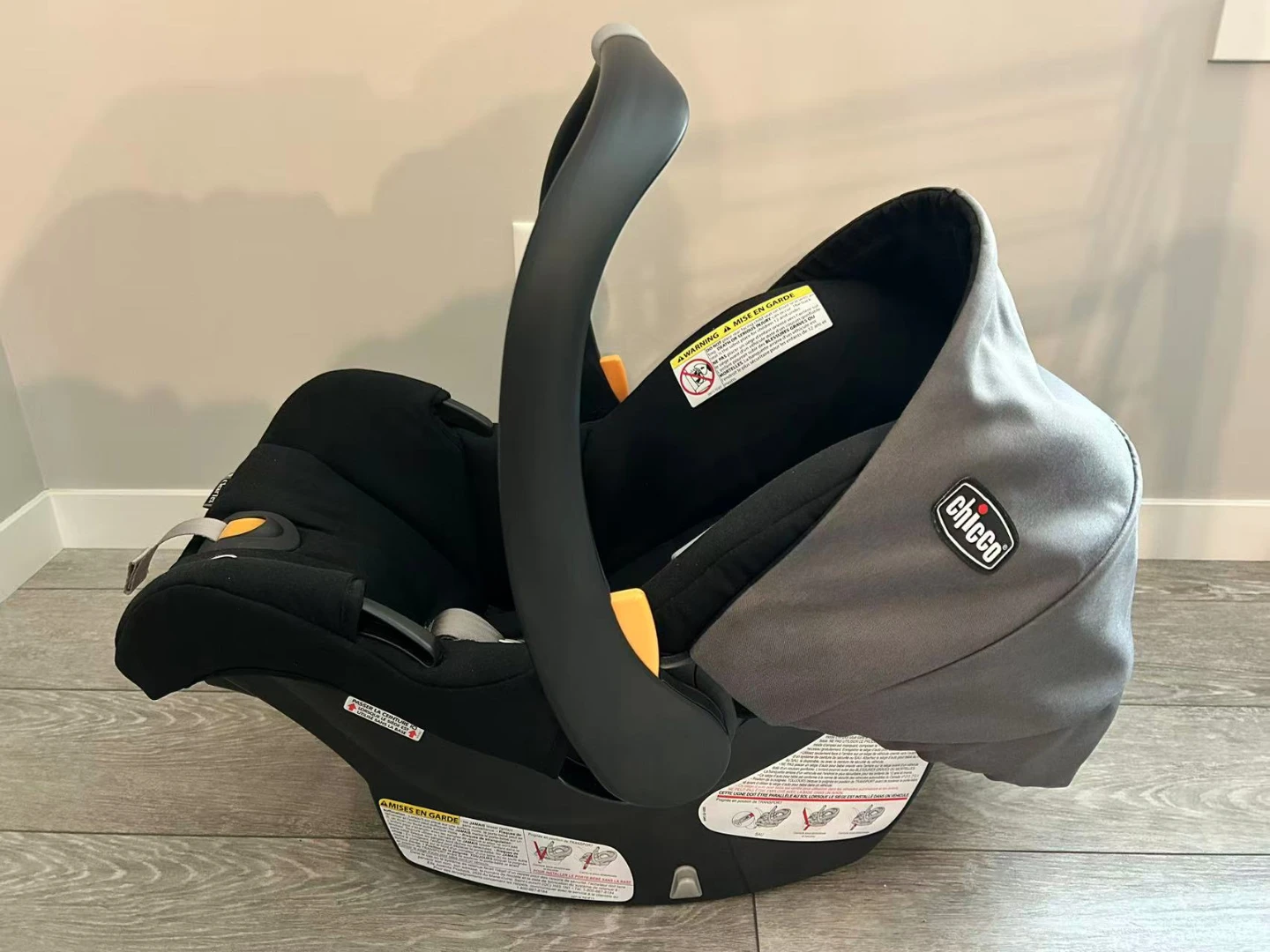 Chicco Infant Car Seat with Base