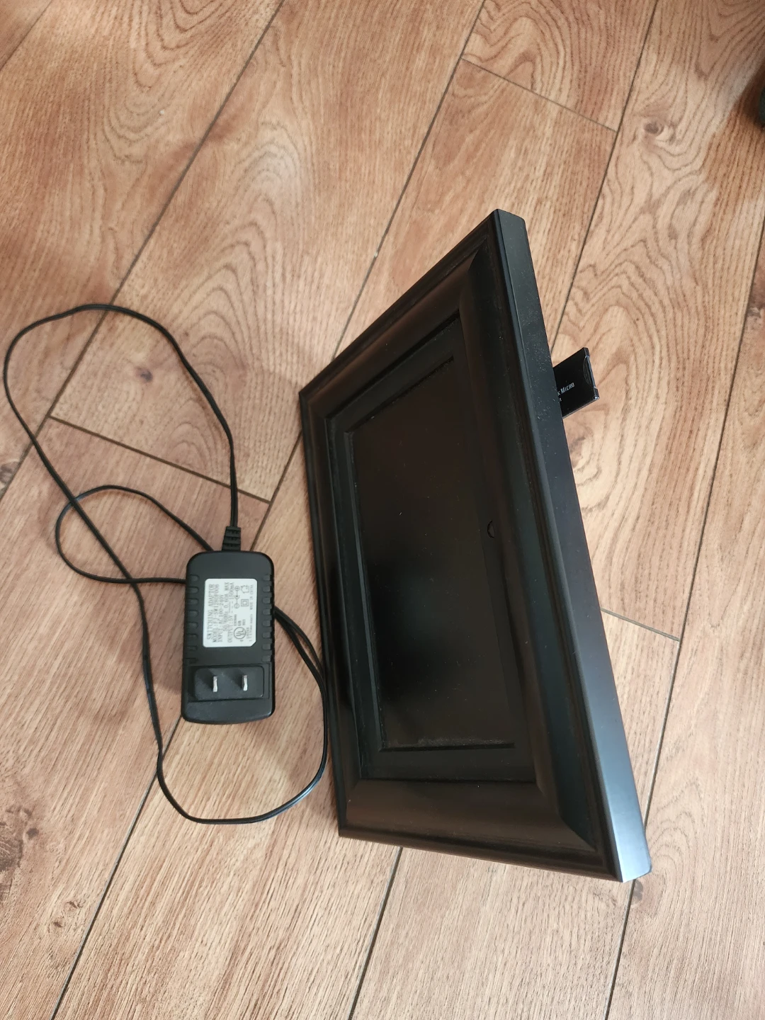 Curtis Digital Photo Frame Model DPF770