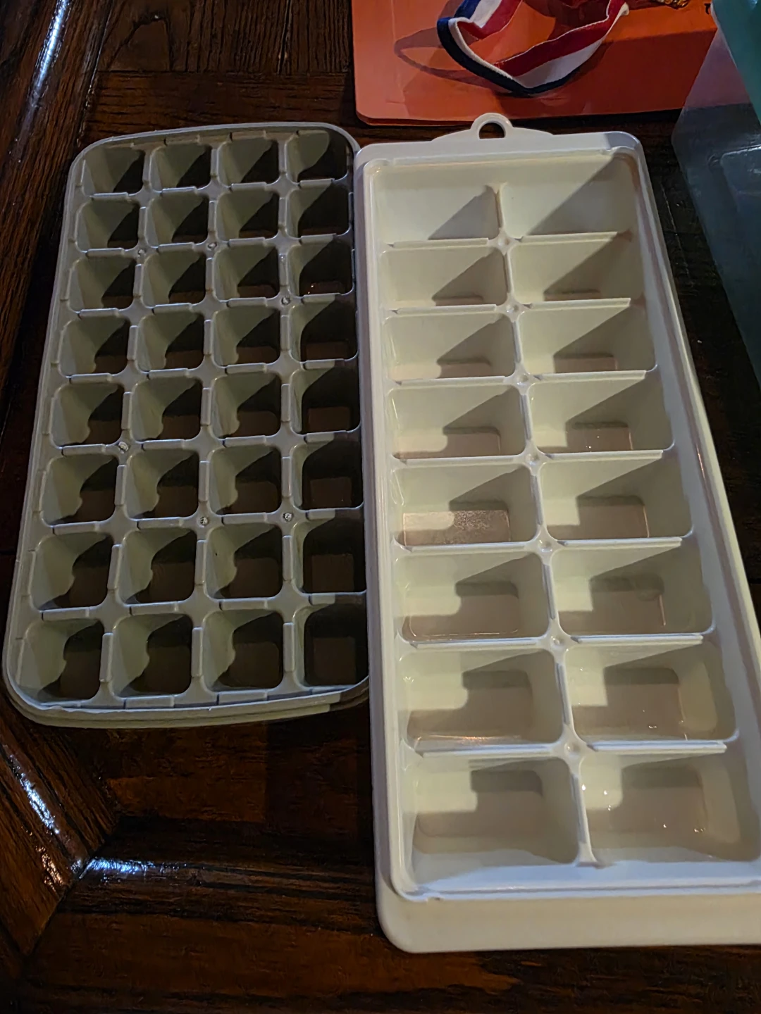 Ice Cube Tray Set with Storage Bin - photo 3