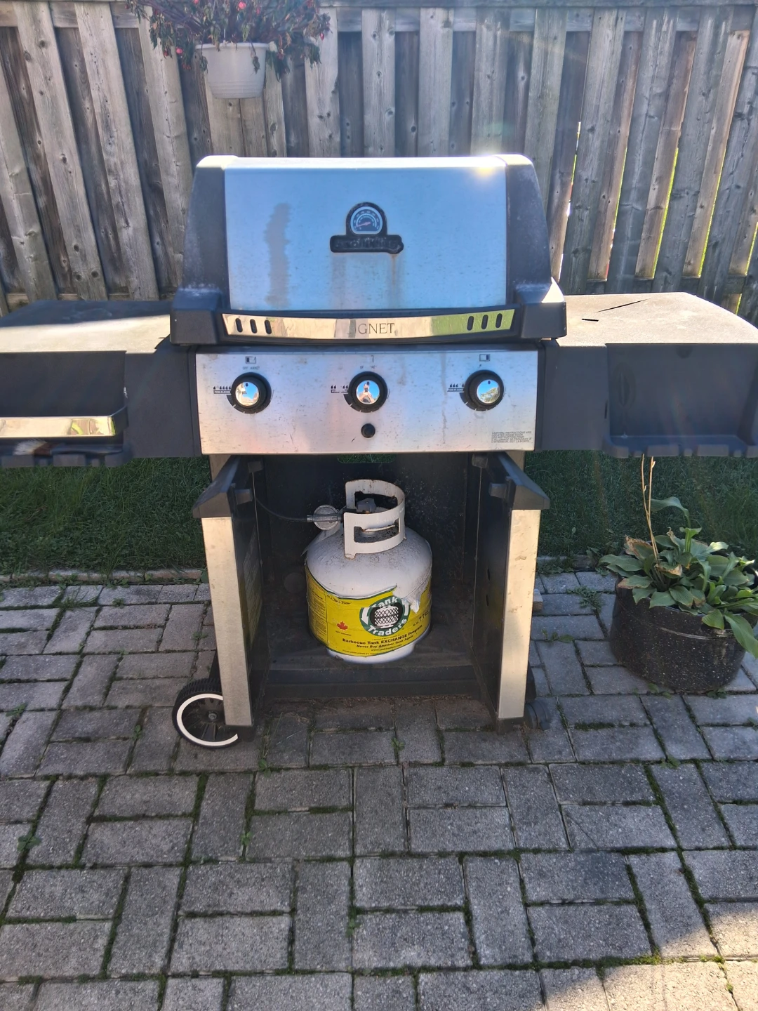 Broil King Signet 3-Burner Propane BBQ - photo 2