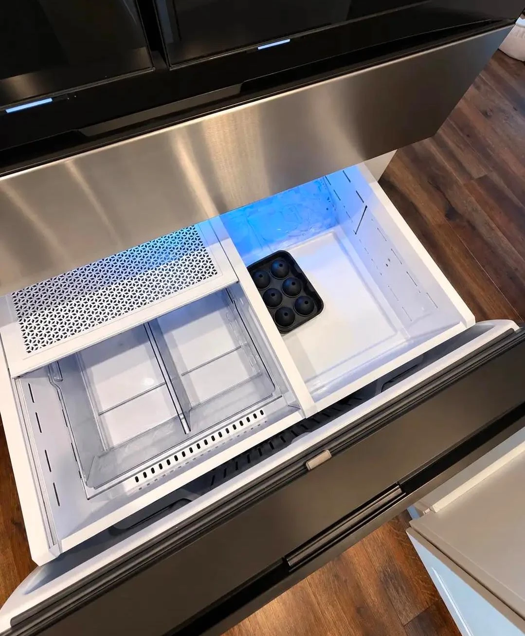 Samsung Family Hub Smart Refrigerator - photo 4