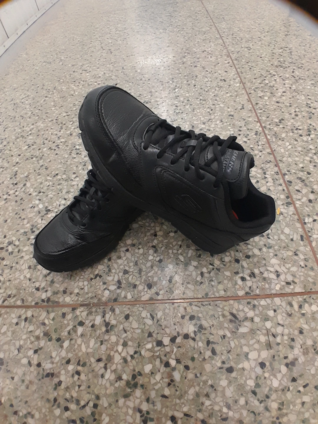 Skechers Slip Resistant  Shoes Men's Size 9 - photo 4