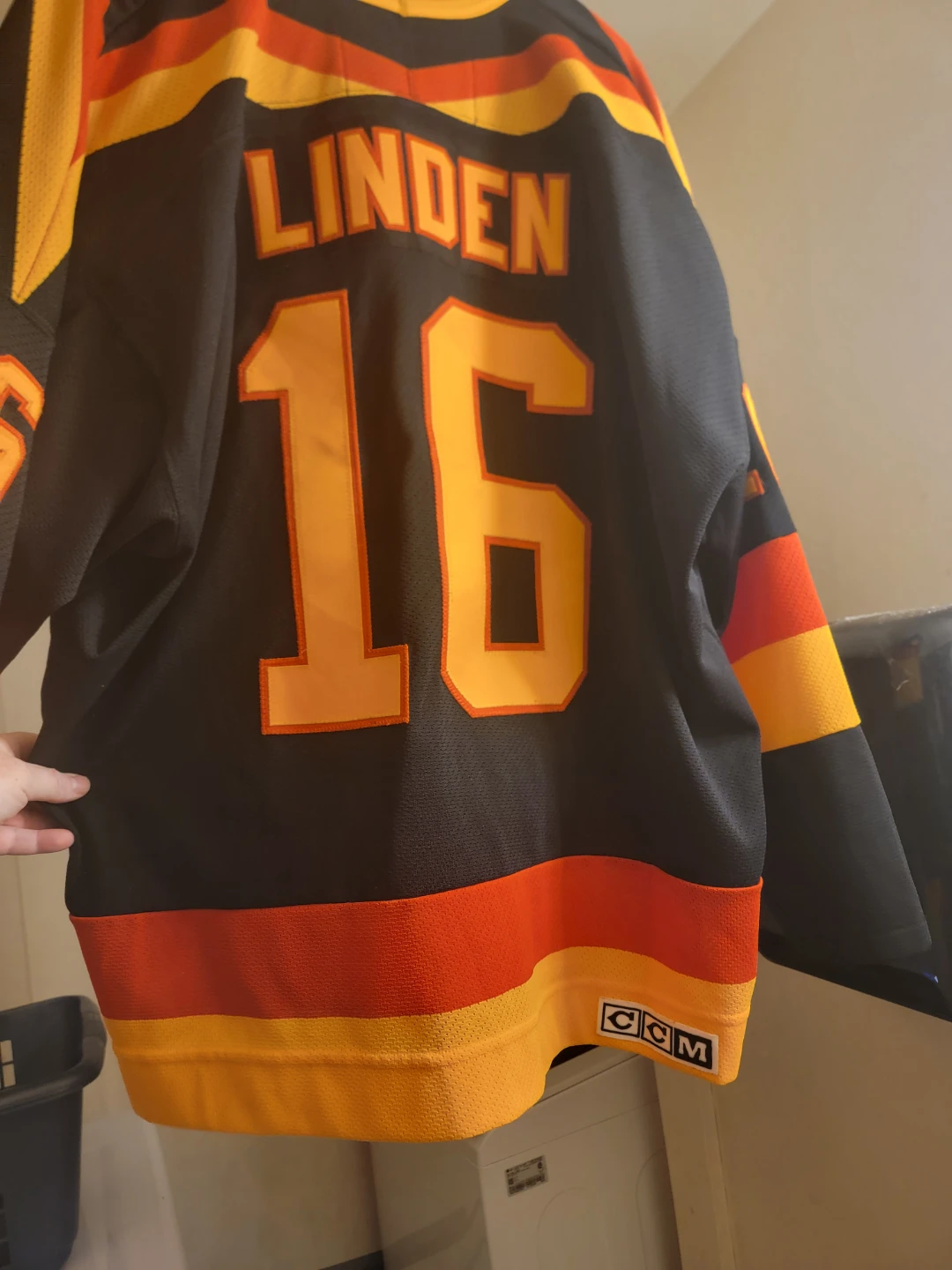 CCM Vancouver Canucks Trevor Linden Jersey - photo 3