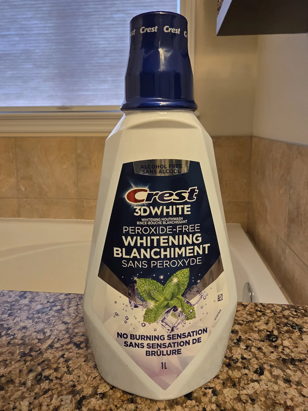 Crest 3D White Whitening Mouthwash 1L