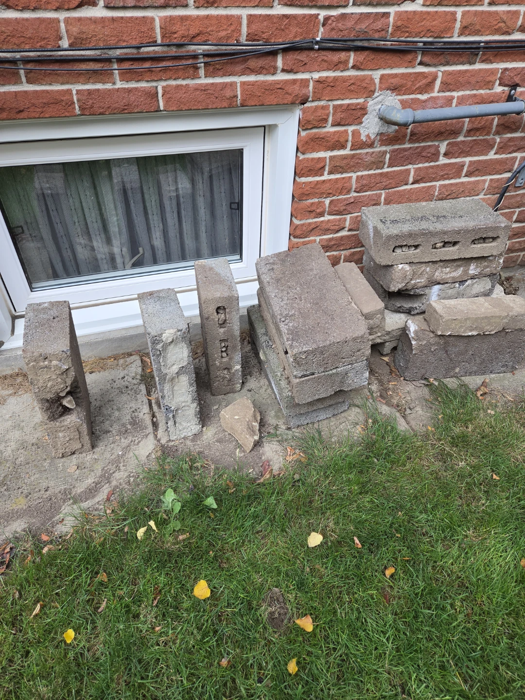 Assorted concrete bricks and blocks - photo 2