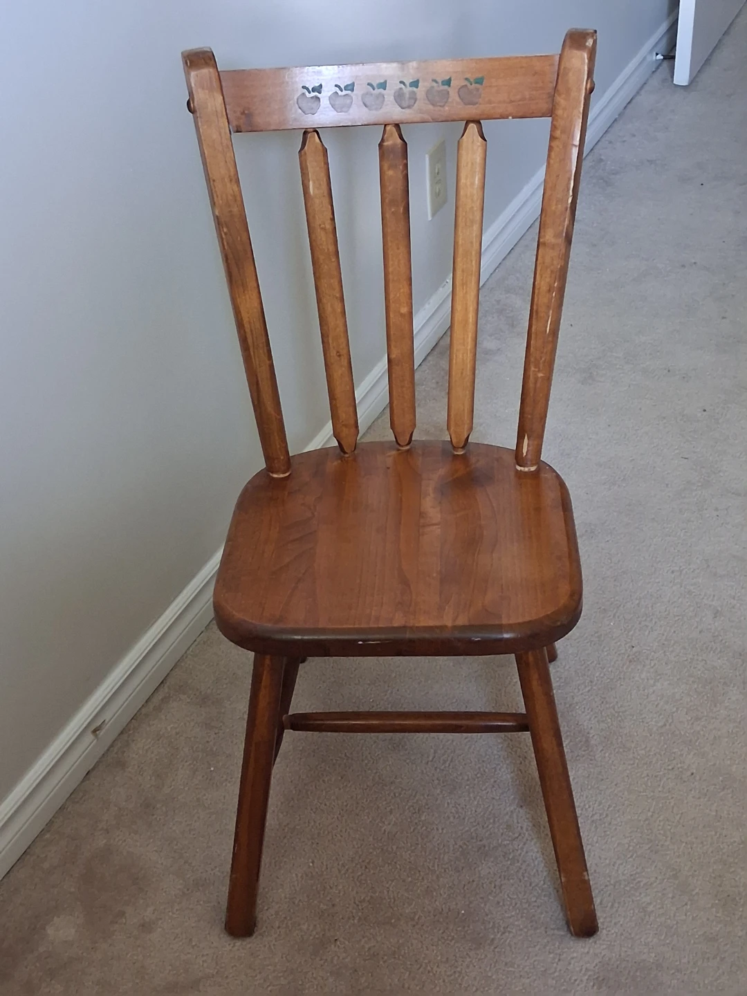 Solid wood chair with apple detail - photo 4