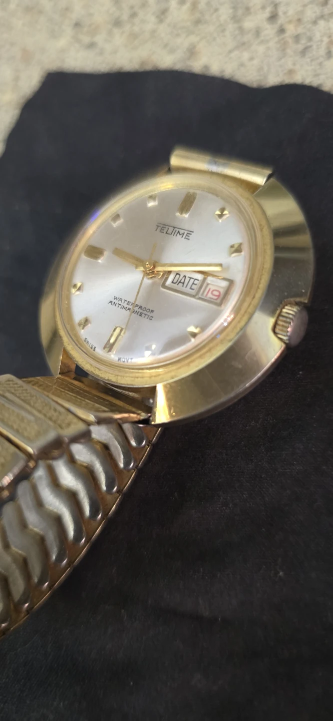 Vintage Teltime Gold-Tone Wristwatch ( U.F.O. Dial ) - photo 3
