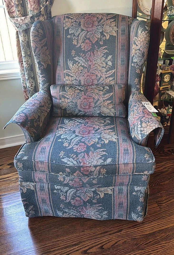 Vintage Roxton Wingback Armchair | TOMORROW PICKUP ONLY - photo 3
