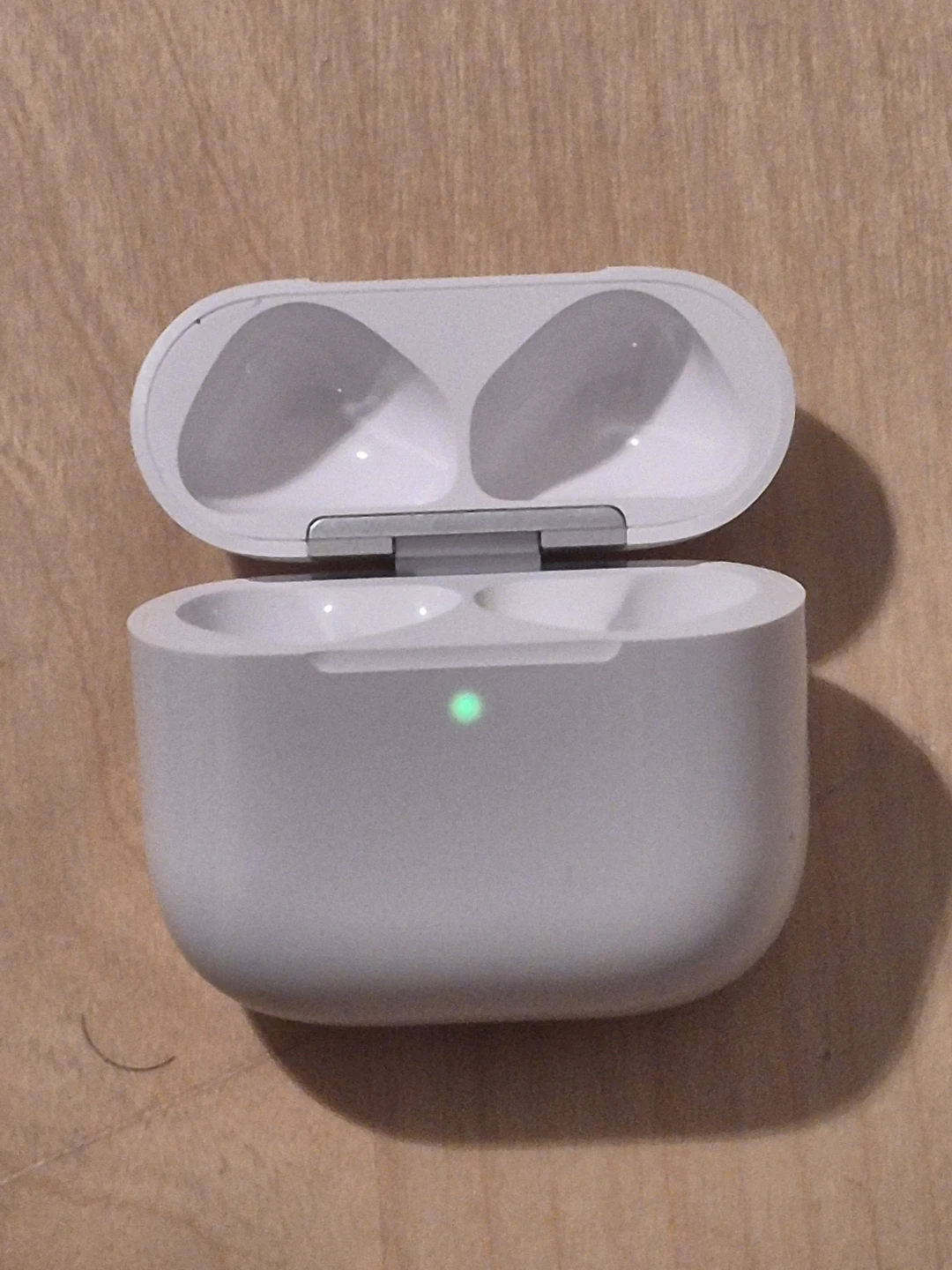 BNIB)Wireless Charging Case for 4th Generation Earbuds - photo 2