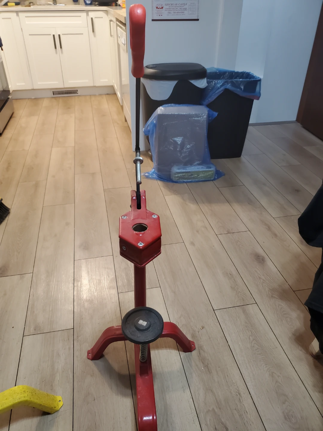 Bench Capper for Homebrewing