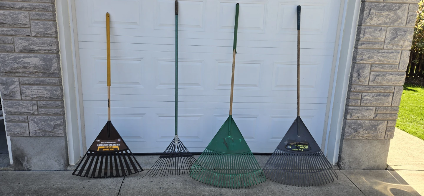 Set of 4 garden rakes