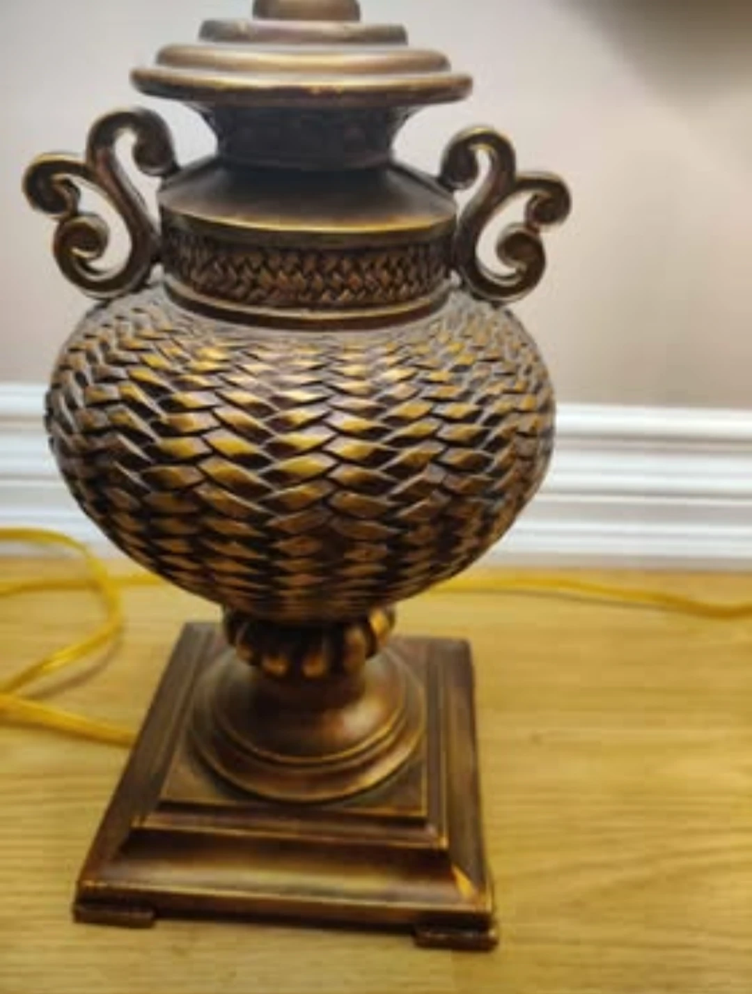 Set of 2 Bronze-Tone Urn-Style Table Lamps - photo 5