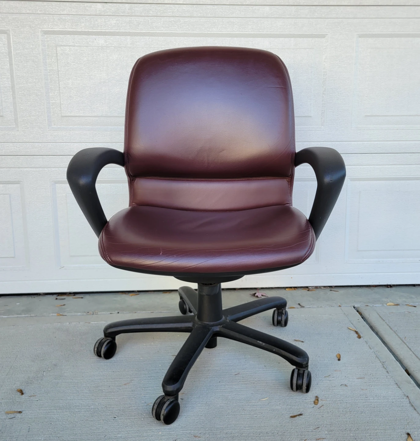 Burgundy Office Chair / Desk Chair / Computer Chair. - photo 3