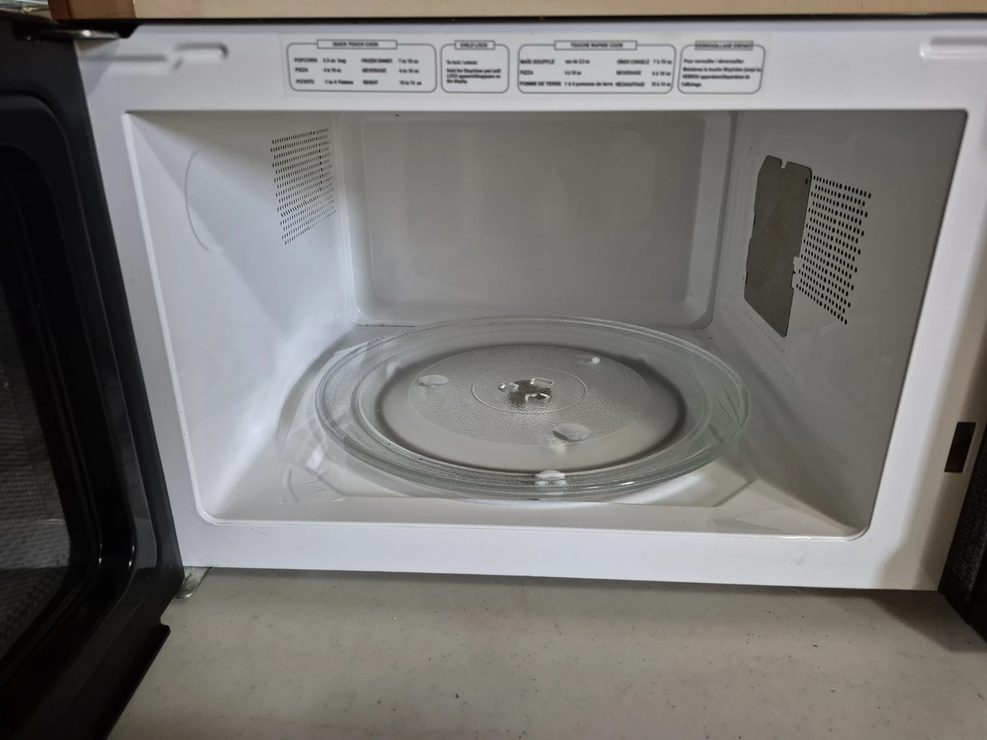 RCA microwave model RMW1178 - photo 2