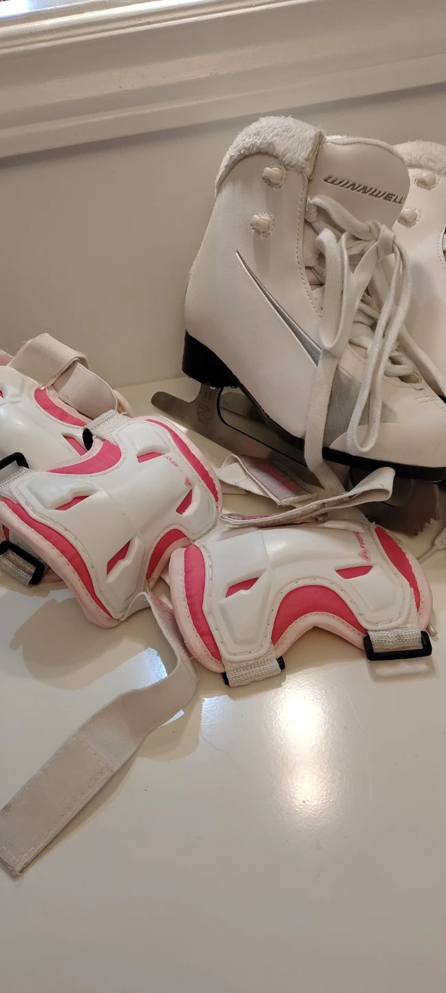 Winnwell White Figure Skates with Protective Gear - photo 5