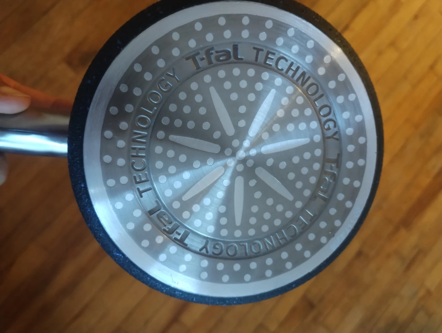 New T-fal Non-Stick Pans Set with Glass Lids (2 Pots + 2 Lids) - photo 5