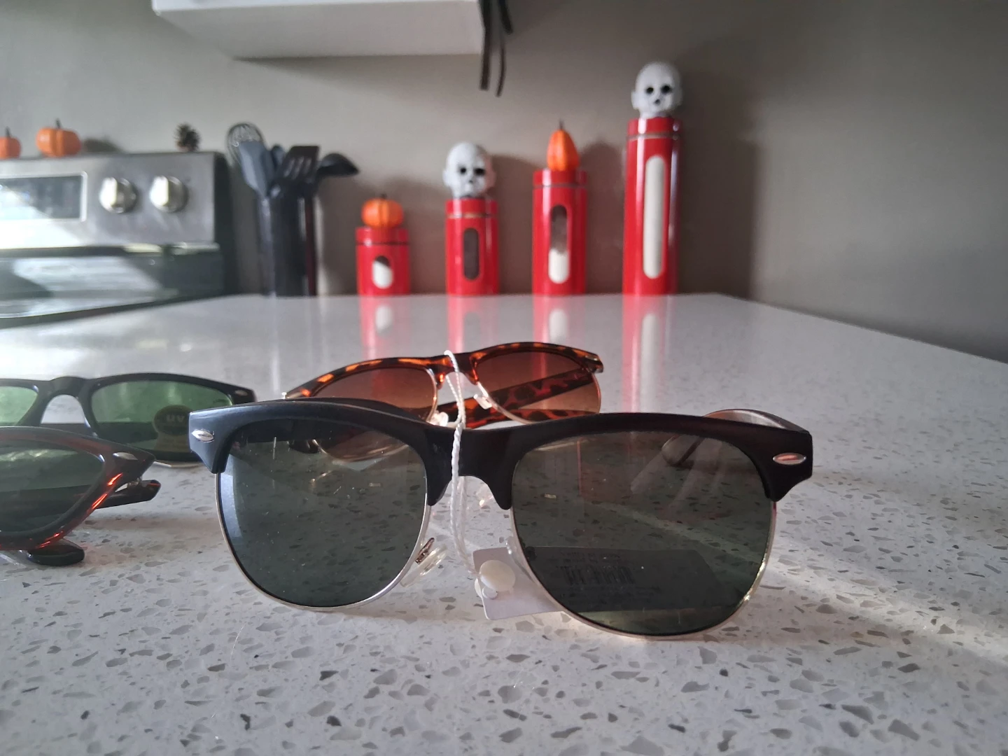 4 pairs of sunglasses - photo 2