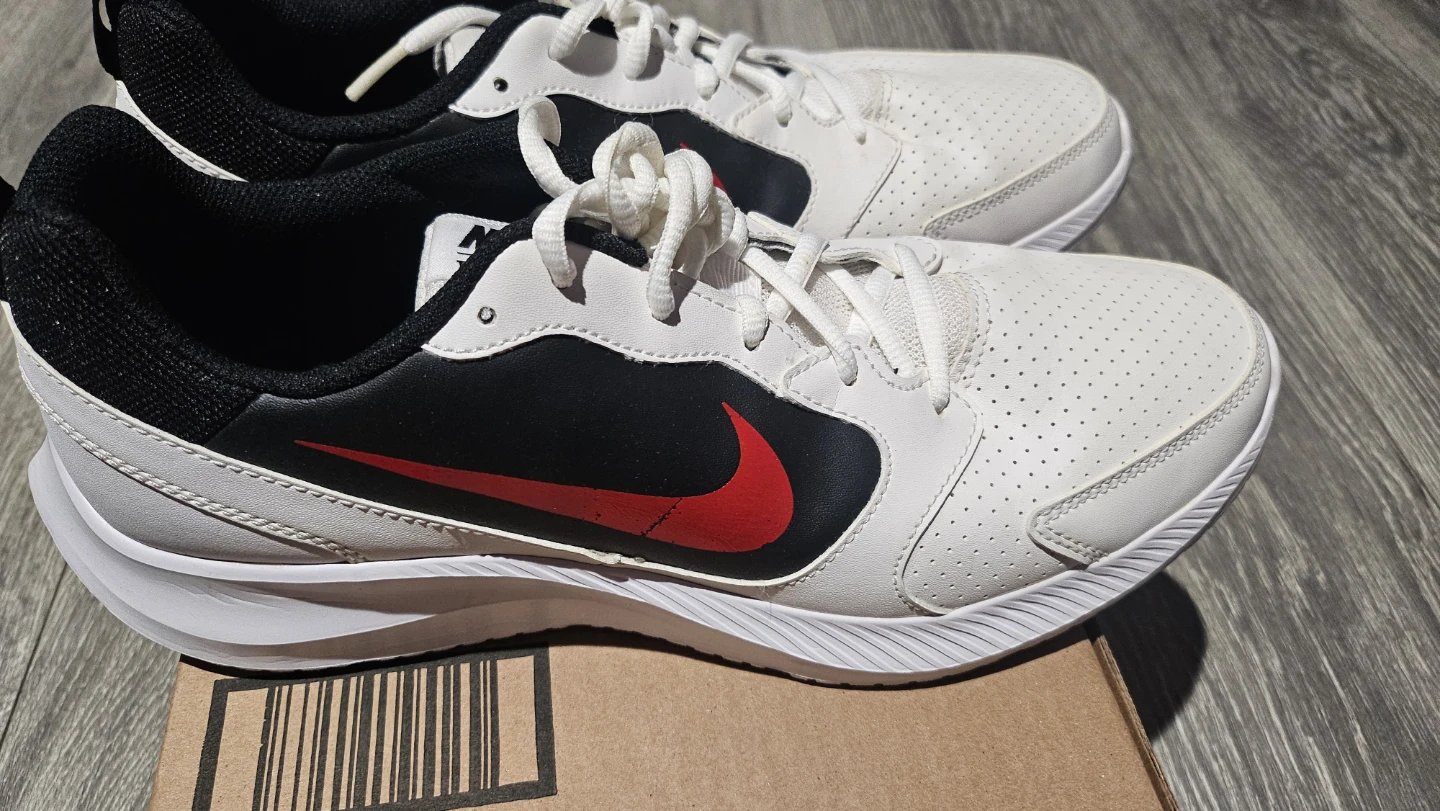 Nike Todos Sneakers White and Black - photo 2