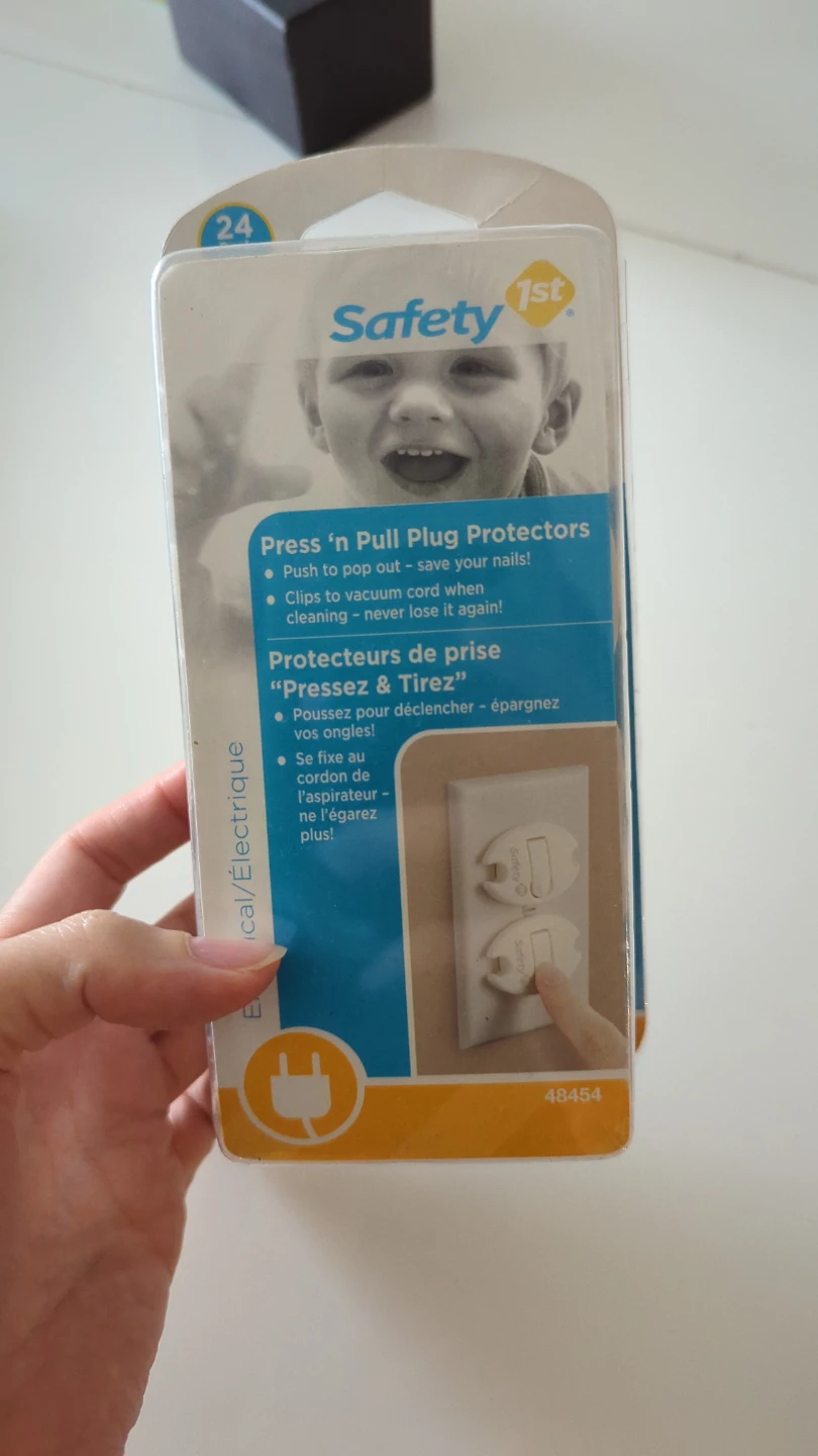 Safety 1st Press 'n Pull Plug Protectors