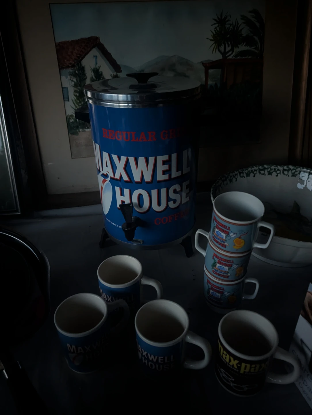 Maxwell House Coffee Dispenser and 7 Mugs Set