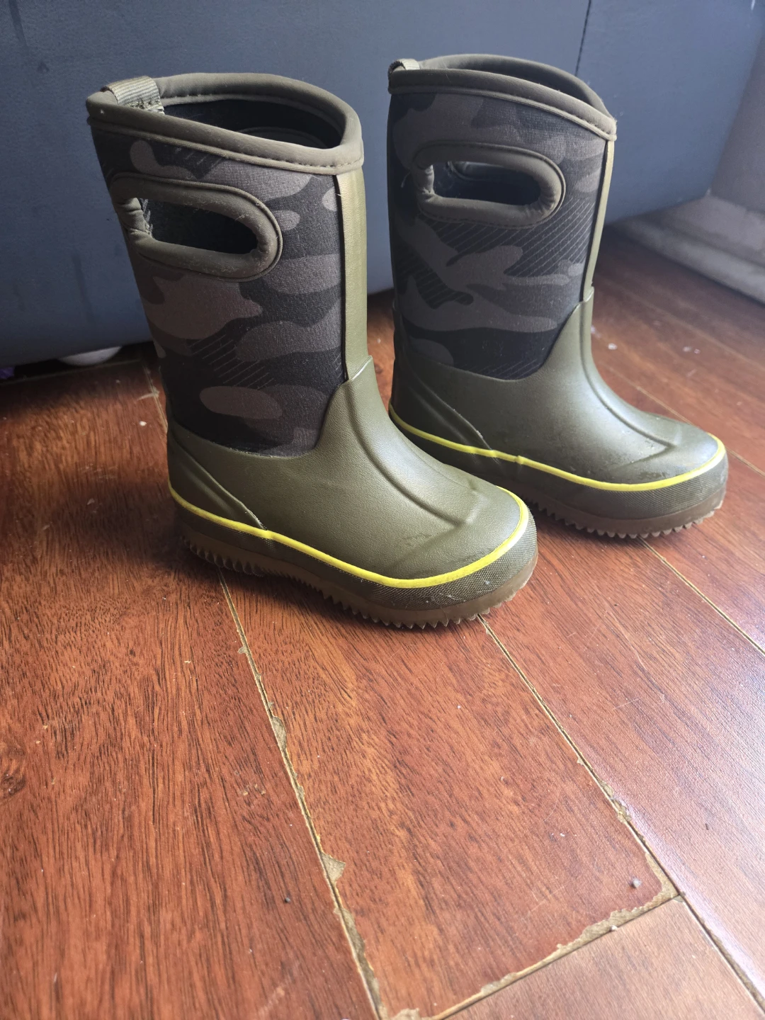 Size 7 infants/kids Waterproof Boots - Camo/Olive