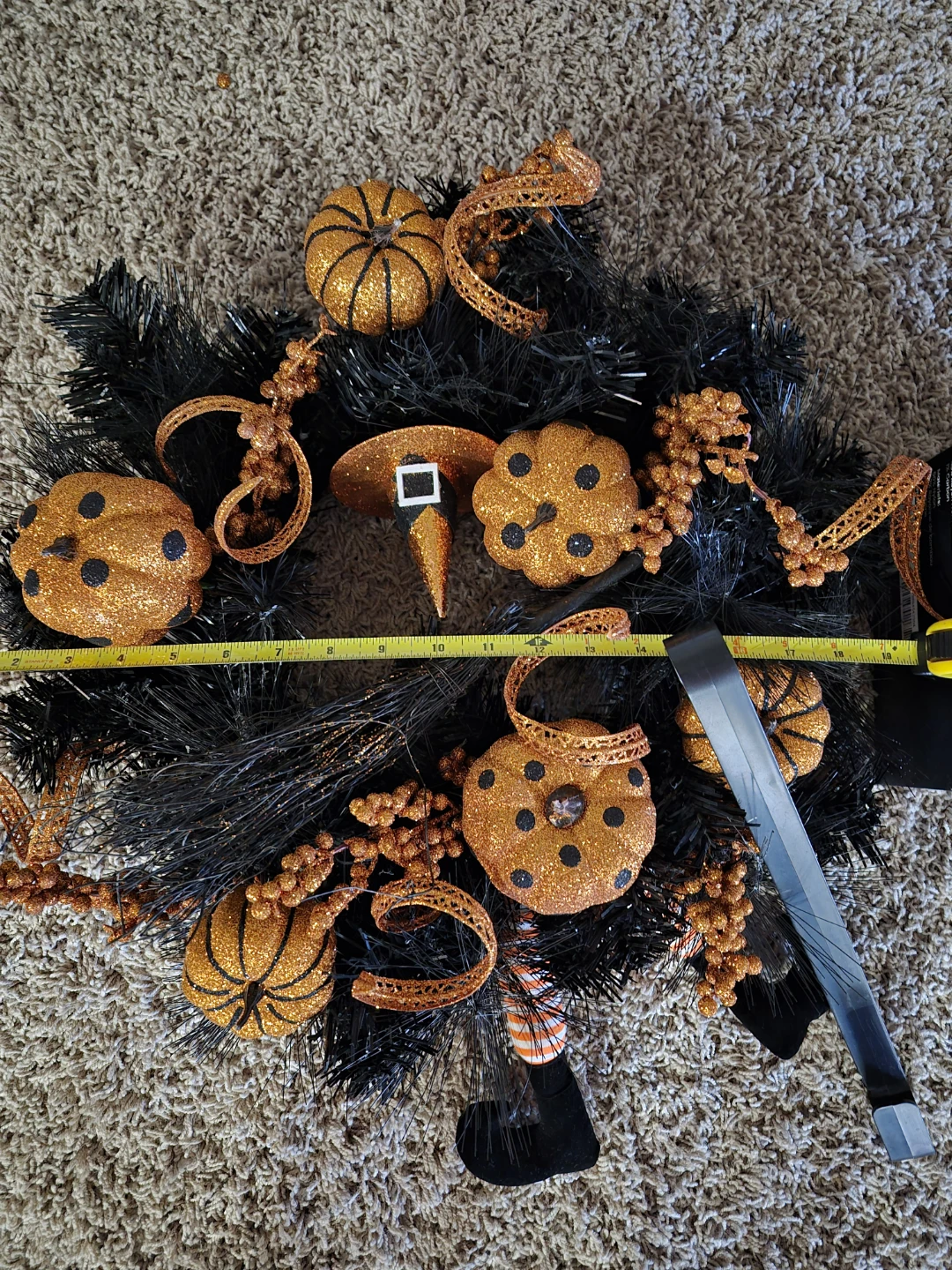 Halloween witch pumpkin wreath - photo 2