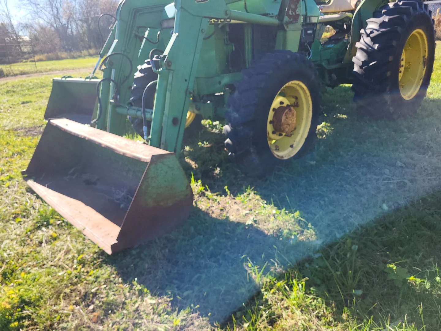 1830 John Deere Tractor with 146 Front Loader - photo 2